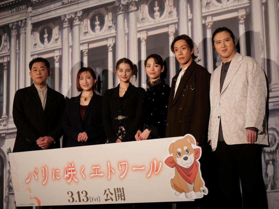 舞台あいさつに登場した（左から）谷口悟朗監督、名塚佳織、嵐莉菜、當真あみ、早乙女太一、尾上松也