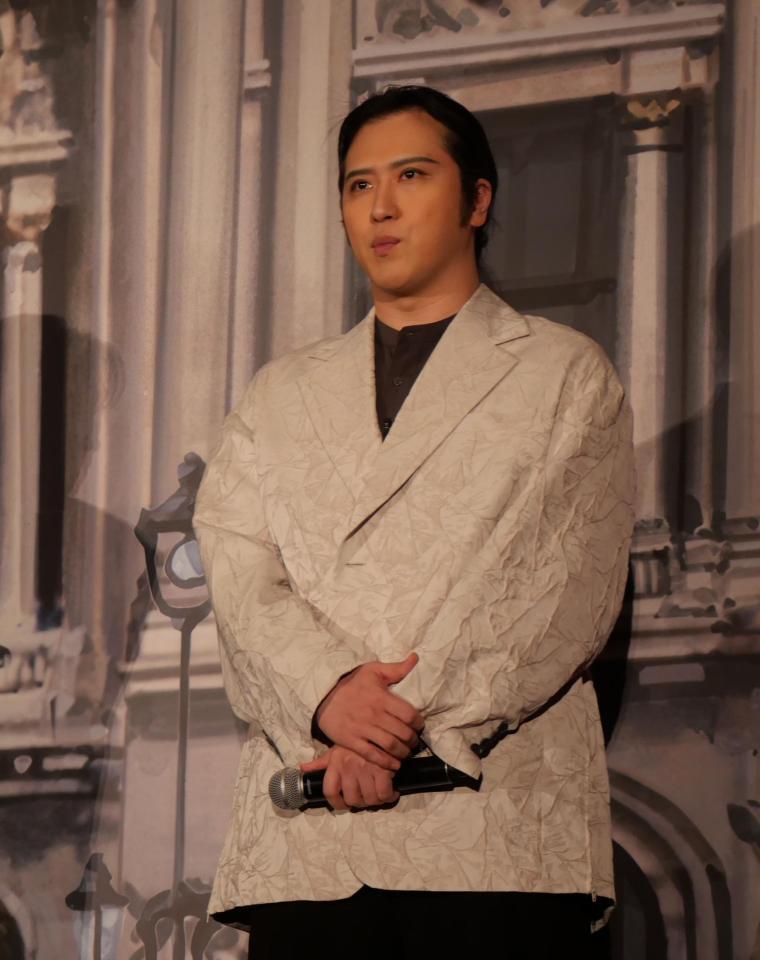 舞台挨拶に登場した尾上松也