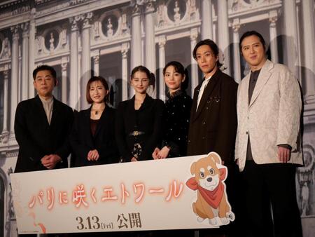 舞台あいさつに登場した（左から）谷口悟朗監督、名塚佳織、嵐莉菜、當真あみ、早乙女太一、尾上松也