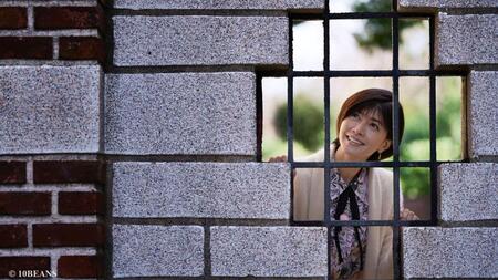 重要指定文化財「大丸ヴィラ」を訪れた内田有紀（©テレビ東京）