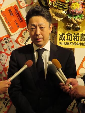 献花に訪れた尾上菊五郎