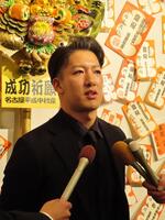 献花に訪れた尾上右近