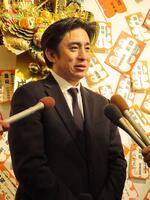 献花に訪れた松本幸四郎