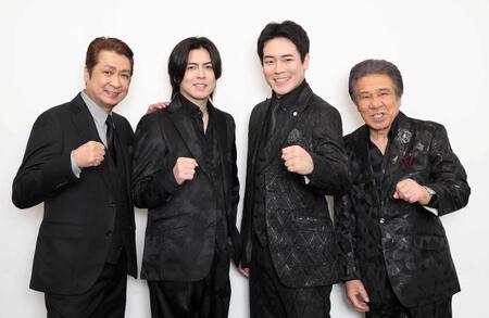 　家族の絆で活躍する（左から）山川豊、木村竜蔵、木村徹二、鳥羽一郎（撮影・佐々木彰尚）