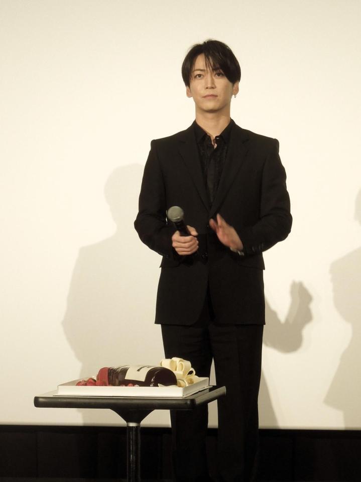 亀梨和也はテレビアニメ「神の雫」先行上映会イベントで誕生日をサプライズでお祝いされた