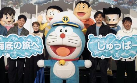 （左から）小川貴之、平愛梨、アルコ＆ピース