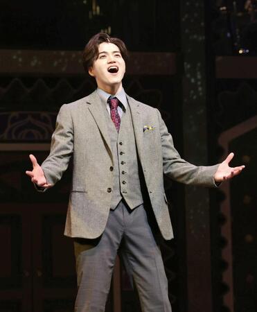 　熱演する岩崎大昇