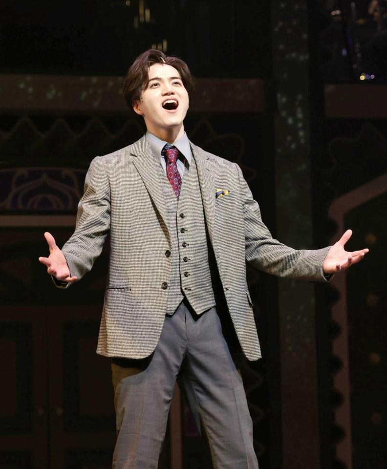 　熱演する岩崎大昇