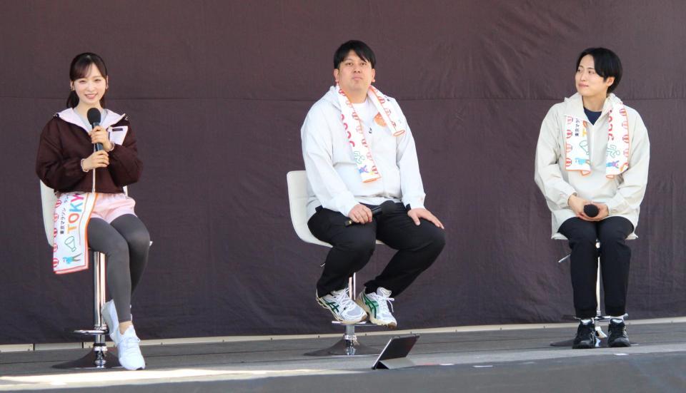 トークショーを行った（左から）ＡＫＢ４８の小栗有以、レインボーのジャンボたかおと池田直人