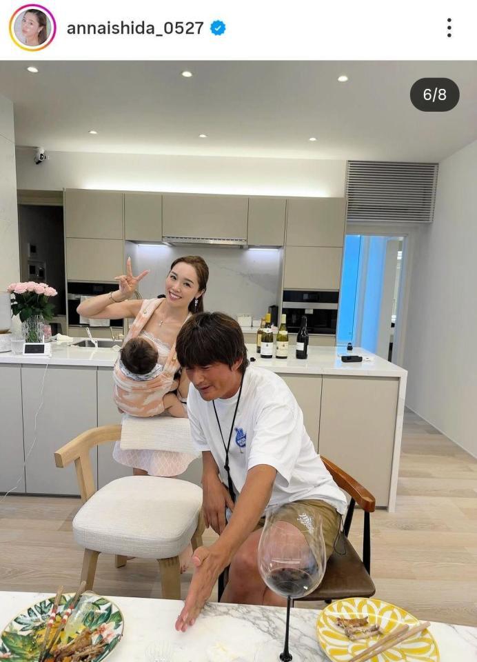 サッカー元日本代表・岩本輝雄氏（右）も友人。石田安奈のインスタグラム＠ａｎｎａｉｓｈｉｄａ＿０５２７（２５年７月１２日付）より