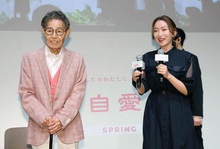 イベントに登場した加藤茶（左）と綾菜夫妻（撮影・棚橋慶太）