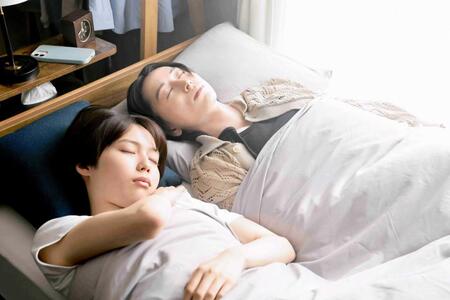 「ｓｈａｒｅ」の秋田汐梨（左）と池田匡志（Ｃ）三つ葉優雨／小学館／ＮＢＣユニバーサル・エンターテイメントジャパン