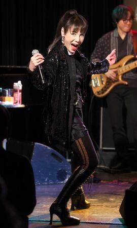 　熱唱する未唯ｍｉｅ