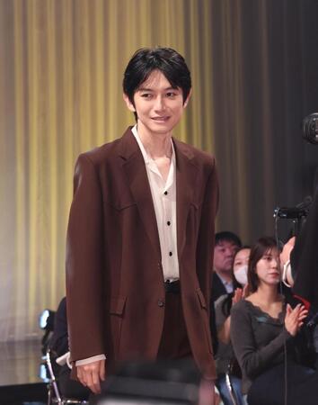 ドラマの発表会に登場した本郷奏多（撮影・佐々木彰尚）