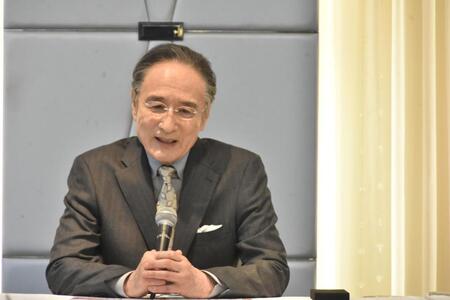 さみしそうな表情を見せる片岡仁左衛門