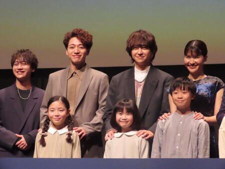 舞台「小さな神たちの祭り」の製作発表に出席した（上段左から）藤井直樹、ふぉ～ゆ～・福田悠太、Ｈｅｙ！Ｓａｙ！ＪＵＭＰ・八乙女光、堺小春