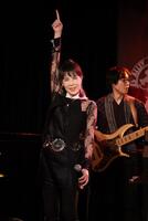 熱唱する未唯ｍｉｅ（撮影・金田祐二）