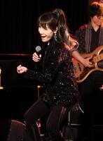 熱唱する未唯ｍｉｅ＝ＢＬＵＥＳ　ＡＬＬＥＹ　ＪＡＰＡＮ（撮影・金田祐二）