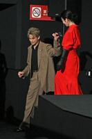 田中麗奈（右）をエスコートする森崎ウィン（撮影・持木克友）