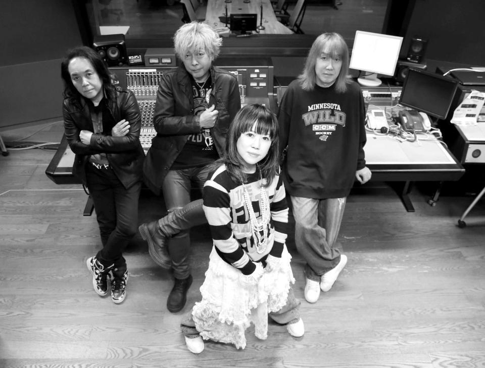 　ＡＢＣのプロ野球中継テーマソングを担当するＬＩＮＤＢＥＲＧ（左から）川添智久、小柳＂ｃｈｅｒｒｙ＂昌法、渡瀬マキ、平川達也