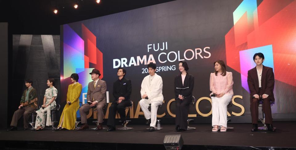 ドラマの発表会に登場した（左から）高杉真宙、木南晴夏、橋本愛、佐藤二朗、北村匠海、ディーン・フジオカ、黒木華、野呂佳代、本郷奏多（撮影・佐々木彰尚）