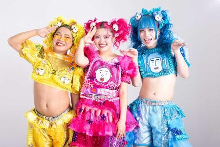 　進行役で出演する竹下☆ぱらだいす