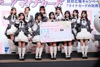 会見に出席した（前列左から）大谷映美里、齋藤樹愛羅、佐々木舞香、野口衣織、高松瞳、（後列左から）瀧脇笙古、諸橋沙夏、大場花菜、音嶋莉沙、山本杏奈