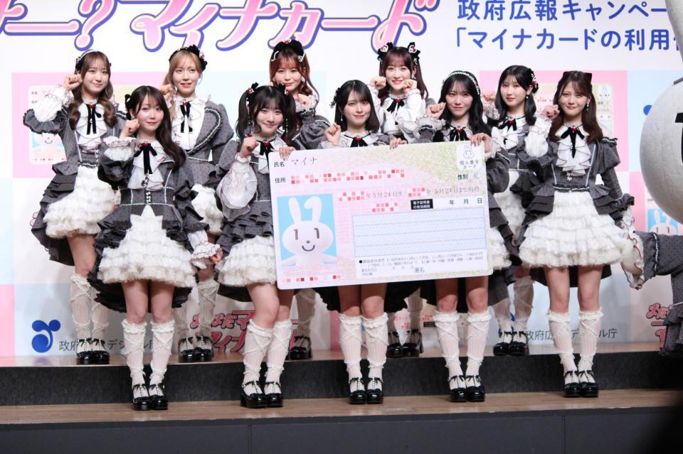会見に出席した（前列左から）大谷映美里、齋藤樹愛羅、佐々木舞香、野口衣織、高松瞳、（後列左から）瀧脇笙古、諸橋沙夏、大場花菜、音嶋莉沙、山本杏奈