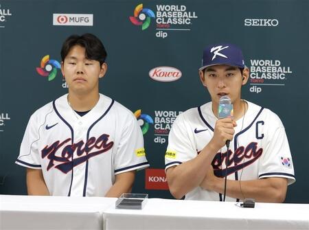 会見する蘇ヒョン準（左）と李政厚（読売新聞社提供）