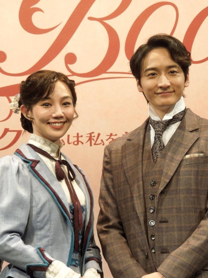 ミュージカル「レッドブック～私は私を語るひと～」製作発表会に出席した（左から）咲妃みゆ、小関裕太