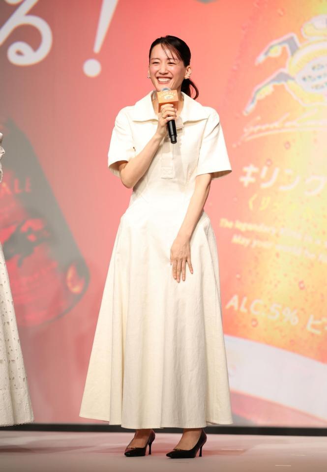 発表会に登場した綾瀬はるか（撮影・石井剣太郎）