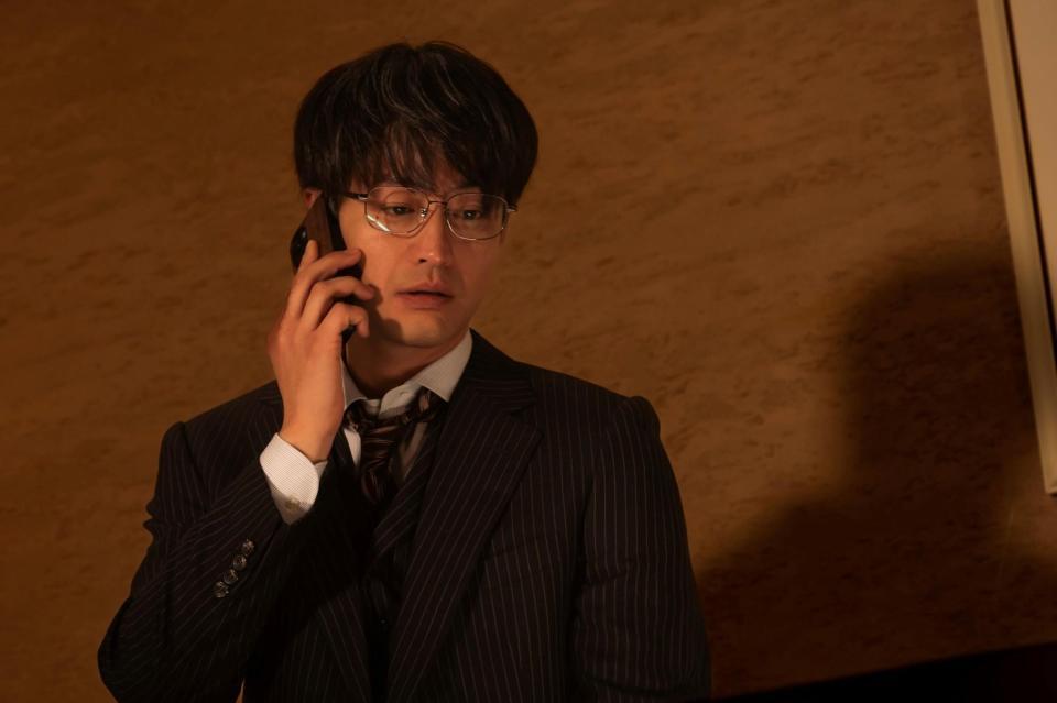 ドラマに出演する竹財輝之助