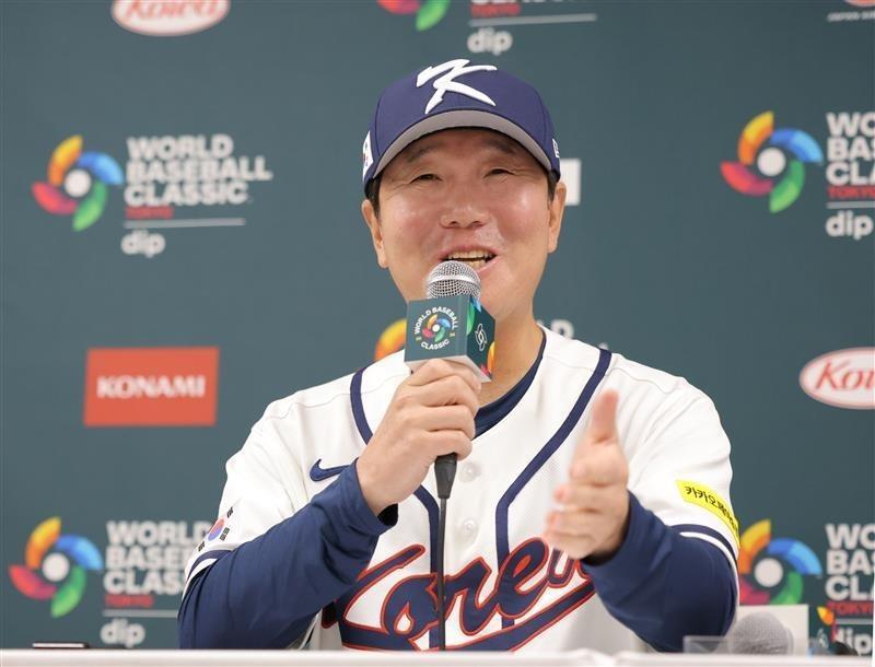 会見する柳志炫監督（読売新聞社提供）