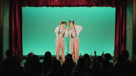 ＣＭに出演する嵐・二宮和也（左）と白本彩奈