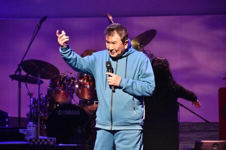 リハーサルを公開した小林旭＝大阪・新歌舞伎座