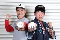 　侍ジャパン頑張れ！デイリースポーツＷＢＣ応援大使に就任したバッテリィズのエース（左）と寺家（撮影・伊藤笙子）