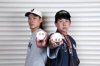 侍ジャパン頑張れ！デイリースポーツＷＢＣ応援団長に就任したバッテリィズのエース（左）と寺家（撮影・伊藤笙子）