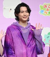 イベントで笑顔をふりまく村松北斗（撮影・開出牧）