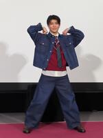 池崎ポーズを取る若井滉斗