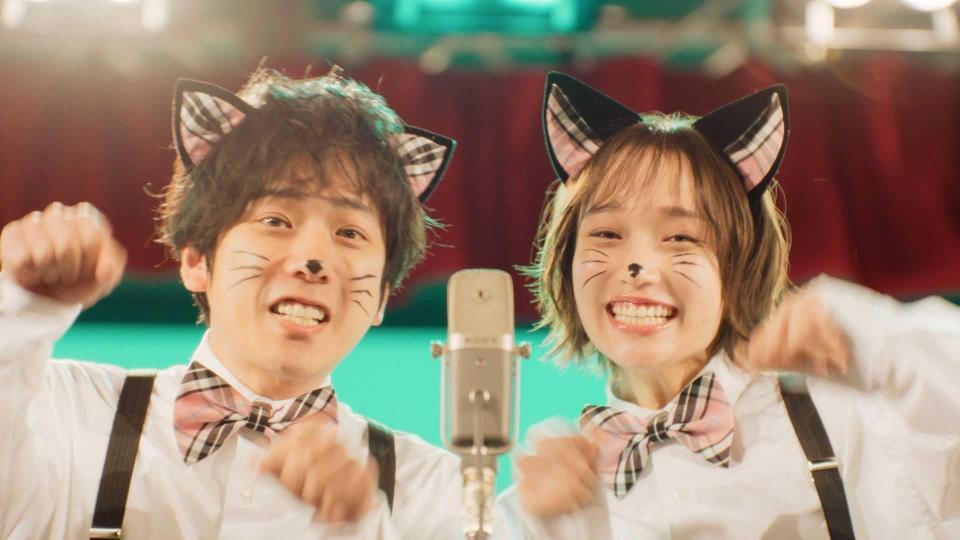 　ＣＭで共演する嵐の二宮和也（左）と白本彩奈