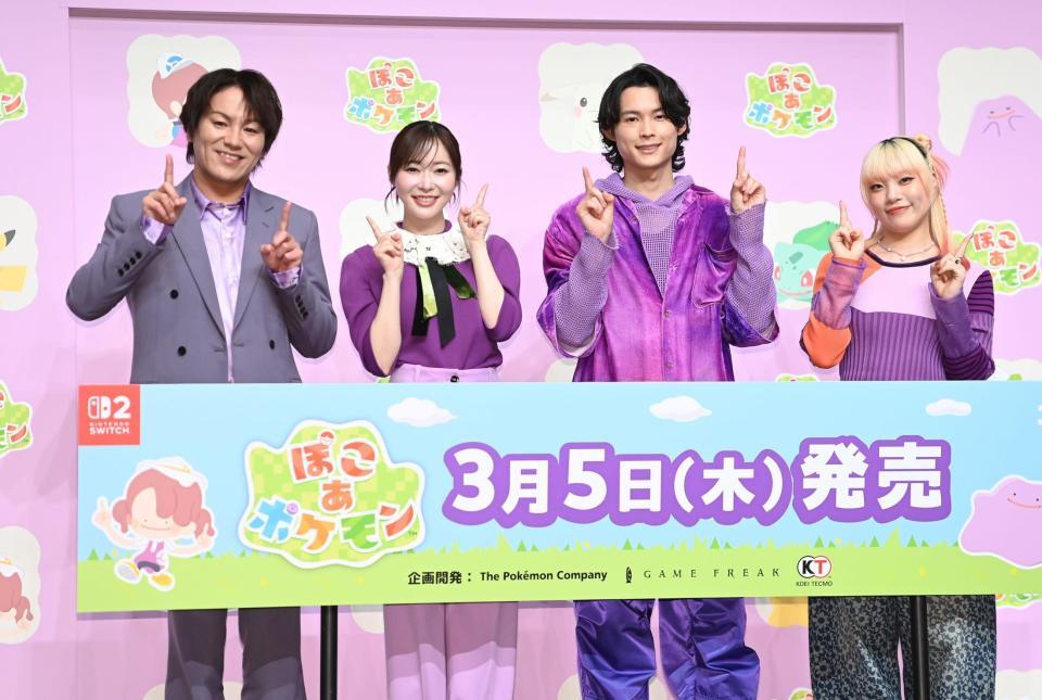 イベントでポーズを決める（左から）狩野英孝、指原莉乃、村松北斗、ＭＡＨＩＮＡ（撮影・開出牧）