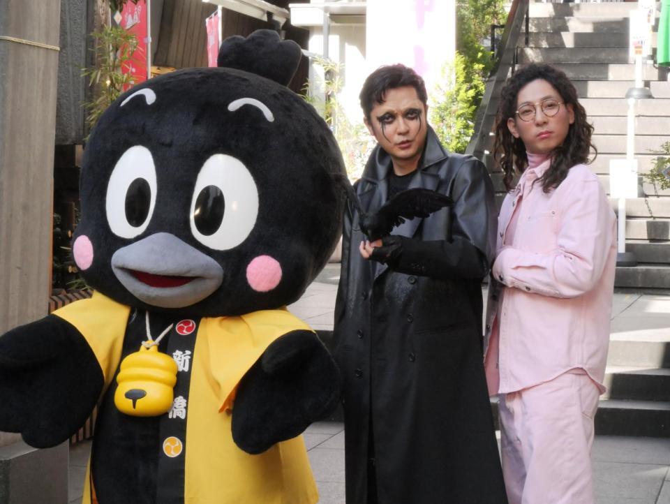 撮影に応じた（左から）こい吉、たくろう・赤木裕、きむらバンド