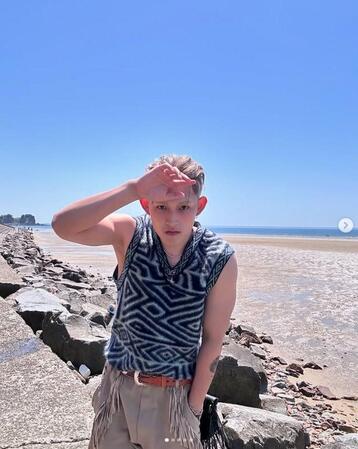 Ｂｅｎ　Ｂｌｉｓｓの公式インスタグラム＠ｚ＿ｆｌａ＿ｔより　趙成珉さんとチェ・ジンシルさんの息子Ｂｅｎ　Ｂｌｉｓｓはアーティストとして活動