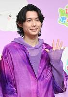 　笑顔を見せる松村北斗（撮影・開出牧）