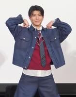 池崎ポーズを取る若井滉斗