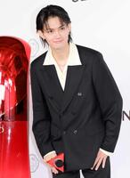 　ほほ笑む佐野勇斗