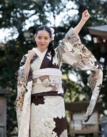 ＷＢＣに出場する侍ジャパンにエールを送った宮城弥生＝東京・下目黒の大圓寺（撮影・西岡正）