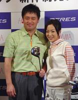 横田真一（左）と穴井夕子＝０６年３月撮影