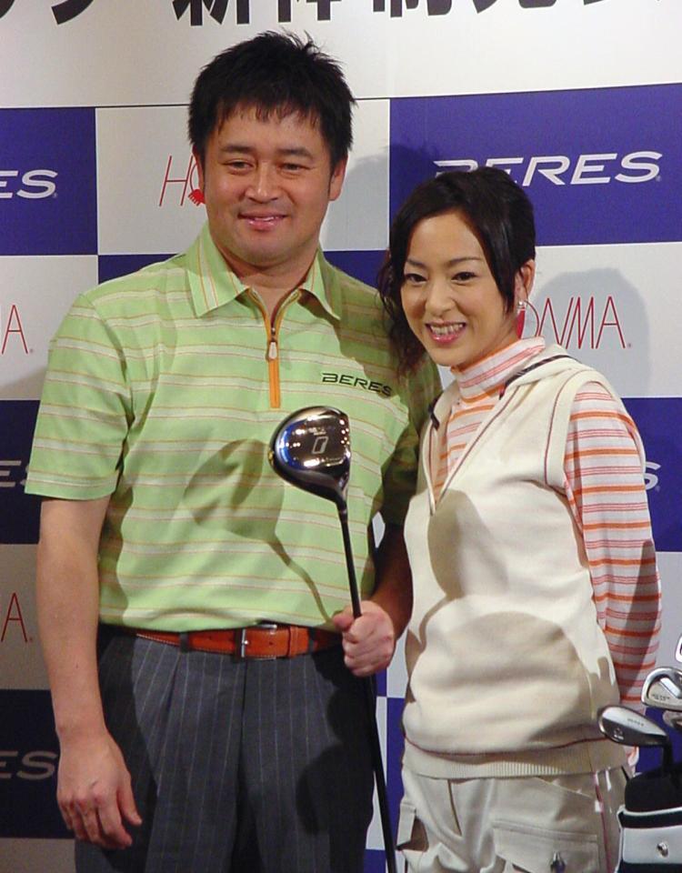 横田真一（左）と穴井夕子＝０６年３月撮影