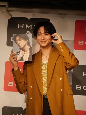 ハートポーズをするＦＡＮＴＡＳＴＩＣＳ・澤本夏輝